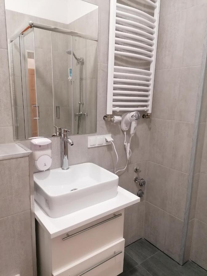 Hostel Tulip - Pokój 7 ze wspólną łazienką i kuchnią Szczecin Exterior foto